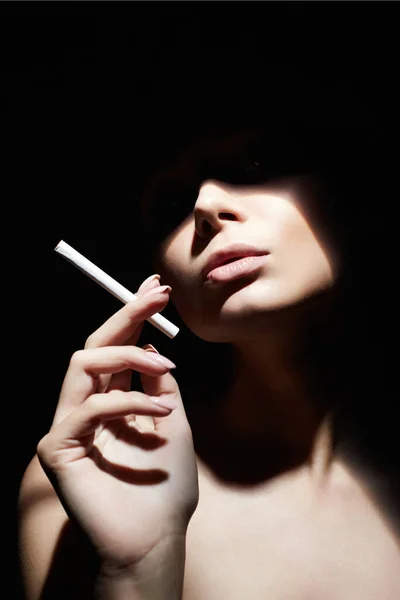 Hermosa Mujer Con Cigarrillo Retrato Estilo Retro Lady Chica Con —  Fotos de Stock