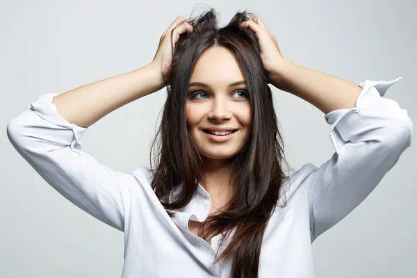 Menina Bonita Morena Sorridente Retrato Mulher Feliz Estúdio Branco — Fotografia de Stock