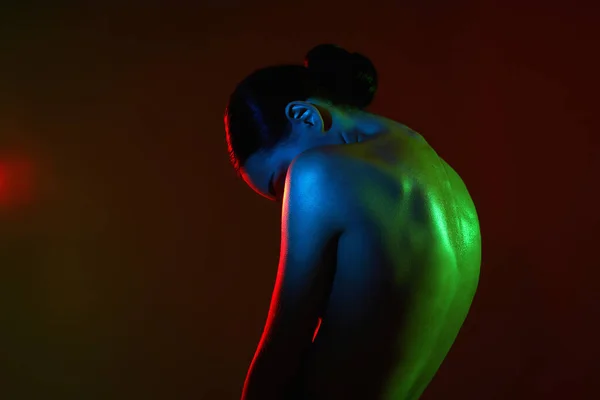 Vrouw Terug Naakt Vrouw Kleurrijke Heldere Lichten Mooi Naakt Lichaam — Stockfoto