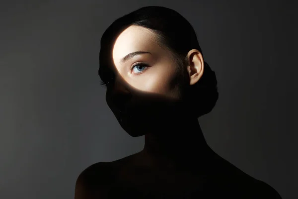 Silueta Hermosa Chica Oscuridad Mujer Joven Con Sombra Cara — Foto de Stock