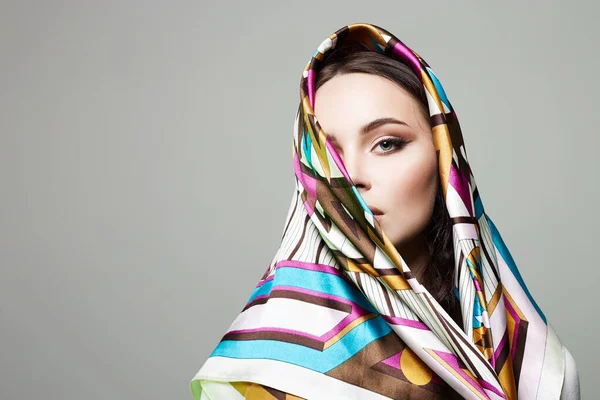 Bella Donna Colore Velo Fiore Bellezza Ragazza Hijab Colorato Moda — Foto Stock