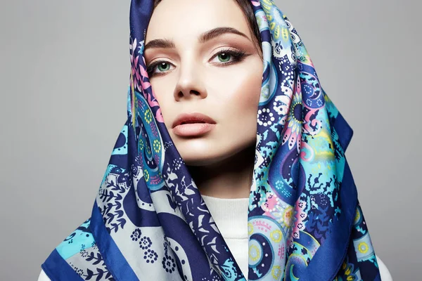 Mulher Bonita Véu Flor Cor Menina Beleza Hijab Colorido Moda — Fotografia de Stock