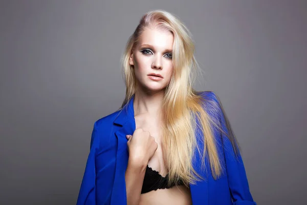 Modieus Mooi Blond Meisje Met Lang Haar Schoonheid Mode Business — Stockfoto
