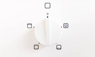 Fırını aç-kapa düğmesi. Beyaz regülatör yakın plan fotoğraf