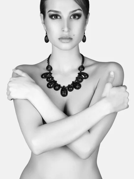Makyajlı Güzel Çıplak Kız Mücevherleri Olan Çıplak Genç Bir Kadın — Stok fotoğraf
