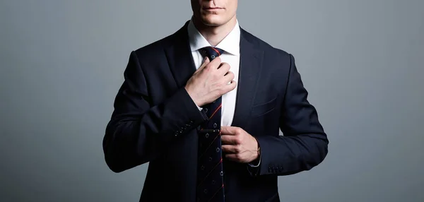 Τυπικό Στυλ Όμορφος Άντρας Μπούισμαν Αφεντικό Κοστούμι Και Γραβάτα — Φωτογραφία Αρχείου