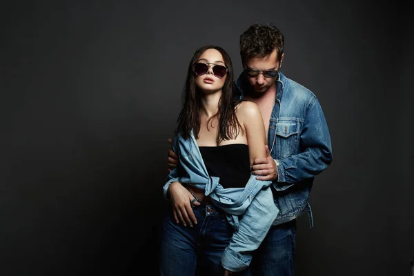 Hermosa Pareja Moda Hermosa Con Gafas Moda Posando Juntos Hipster — Foto de Stock