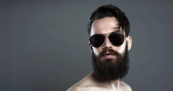 Homem Barbudo Bonito Óculos Sol Rapaz Hipster Brutal Com Barba — Fotografia de Stock