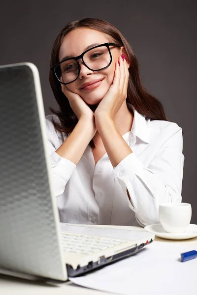 Joven Mujer Negocios Feliz Hermosa Chica Con Gafas Chica Sonriente —  Fotos de Stock