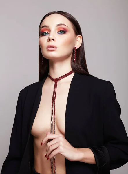Mode Portret Van Mooie Sexy Vrouw Sieraden Gouden Sieraden Brunette — Stockfoto
