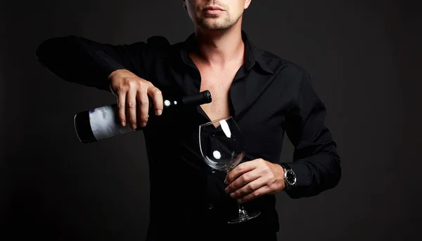 Mann Mit Wein Brutaler Mann Mit Flasche Wein Und Weinglas — Stockfoto