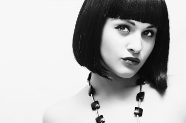 güzel esmer kız. Siyah saçlı. Bob saç kesimi. Güzellik woman.isolated