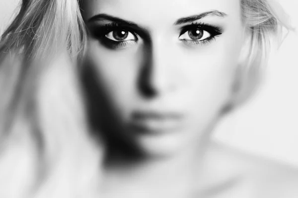 Beautiful Face of Young Woman.Blond girl.Pure Beauty Model. Art monochrome portrait — Stock Photo, Image