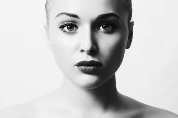 Gyönyörű woman.close-up fekete-fehér portré — Stock Fotó