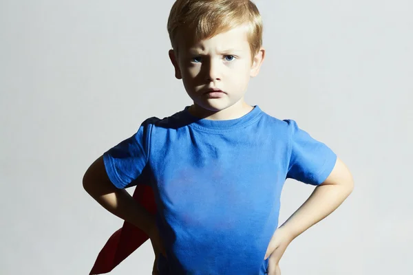 スーパー ヒーローのスーツの子供。superman.little 少年 — ストック写真