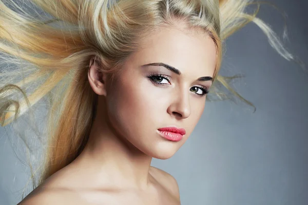 Young beautiful woman. Sexy blond girl. Beauty salon.Haircare.Flying hair — Stock Photo, Image