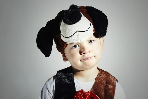 Mały chłopiec nie chce być psem. Karnawał Costume.Kids psa. Maskarada — Zdjęcie stockowe