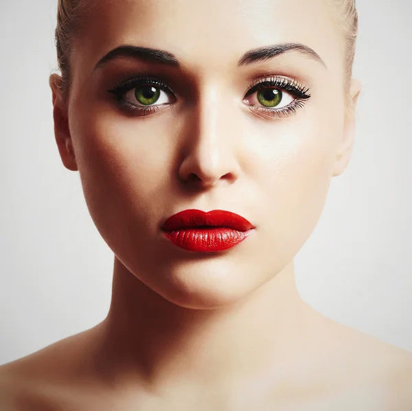 Beautiful Young Woman.Beauty Model girl.red lips make-up — Stock Photo, Image
