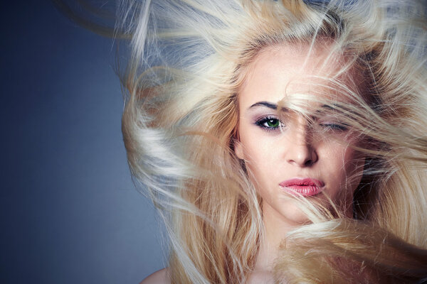 Молодая красивая женщина. Сексуальная девушка. Салон красоты.
