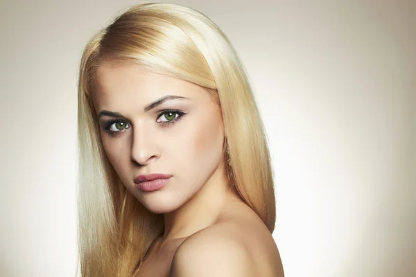 Beautyful młody blond kobieta — Zdjęcie stockowe