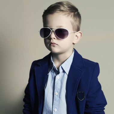 Komik child.little çocuk sunglasses.stylish çocuk takım elbise içinde