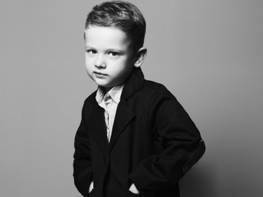 Takım elbiseli küçük boy.stylish çocuk. moda children.business çocuk