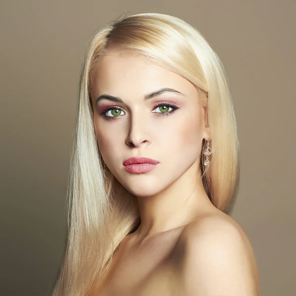 Ung blond kvinna. Vackra Girl.green ögon — Stockfoto