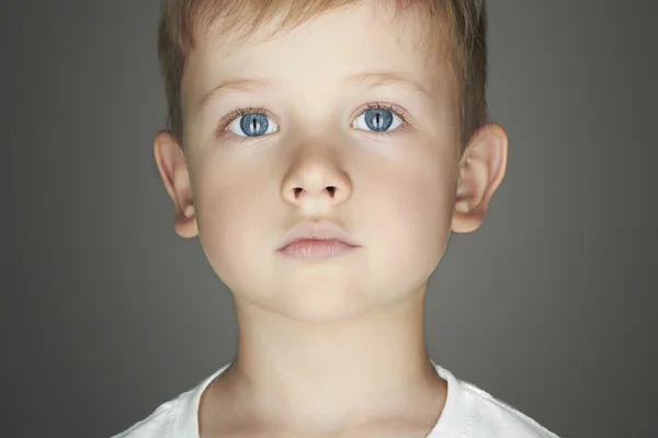 Dítě. smutný chlapeček — Stock fotografie