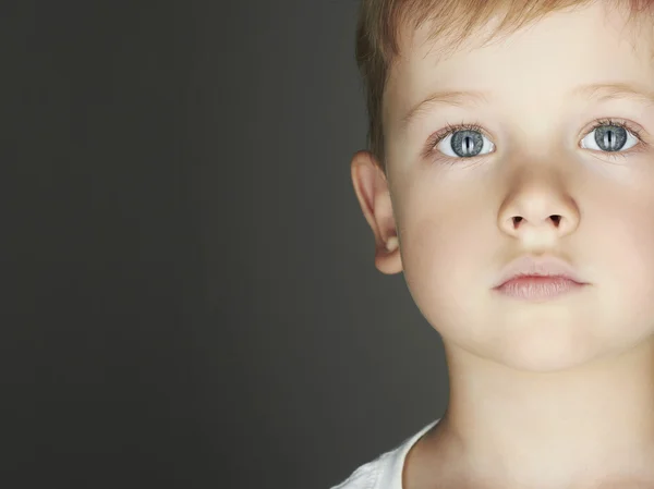 Niña. Chico gracioso. 5 años. — Foto de Stock