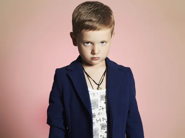 Pequeño niño de moda.stylish de moda en traje —  Fotos de Stock