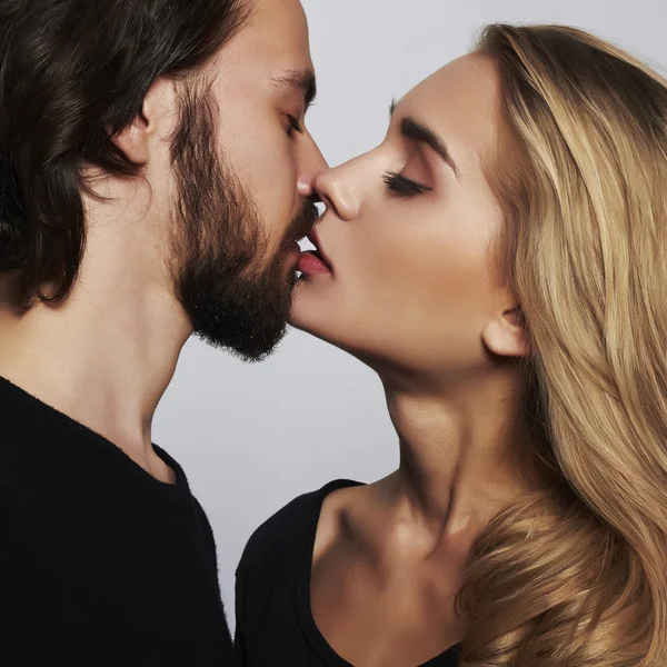 Kissing couple portrait.romantic beautiful woman and handsome man — Stock Photo, Image