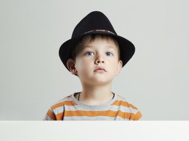küçük çocuk hat.funny çocuk