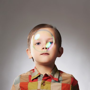 komik küçük çocuk ve sabun bubble.happy çocuk