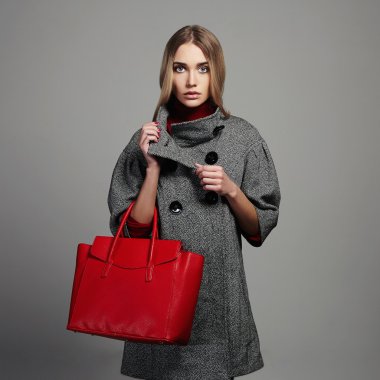 Handbag.Beauty moda kız pardesü kış güzel bir kadınla