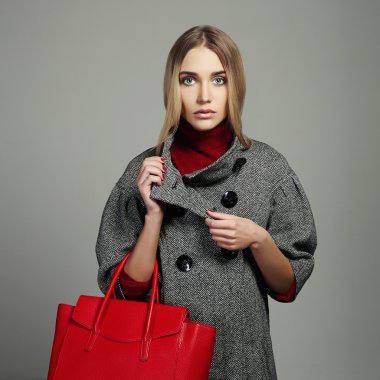 Handbag.Beauty moda kız pardesü kış güzel bir kadınla