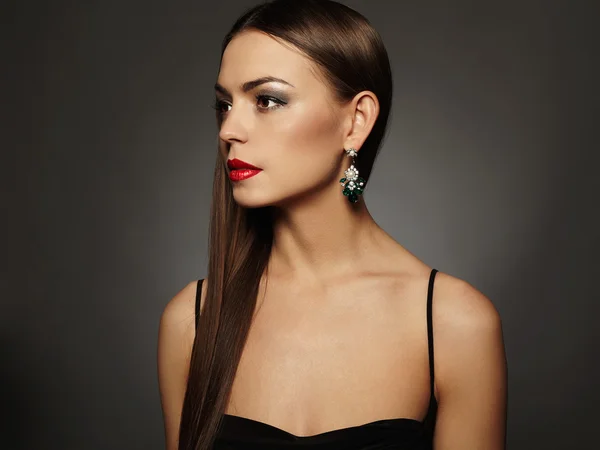 Beautiful young woman in a jewelry posing in the studio, luxury.beauty brunette girl with red lips — стоковое фото