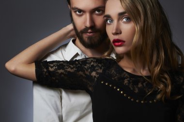 güzel çift şehveti içinde. Güzel kadına dokun man.beauty Kız ve erkek birlikte