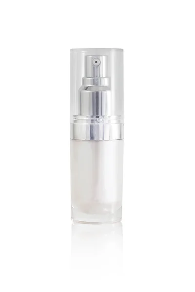 Botella cosmética en blanco con tapa sobre fondo blanco — Foto de Stock