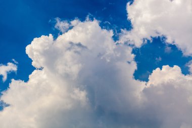 mavi gökyüzünde Cumulonimbus bulut