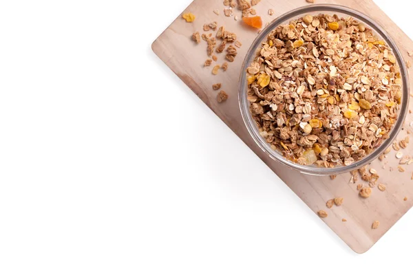 Cereais de granola com frutos secos isolados sobre fundo branco — Fotografia de Stock