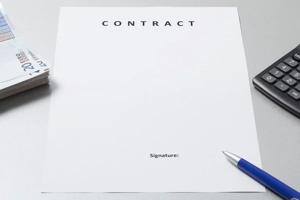Φόρμα "σύμβαση" με πένα χρήματα και αριθμομηχανή — Φωτογραφία Αρχείου