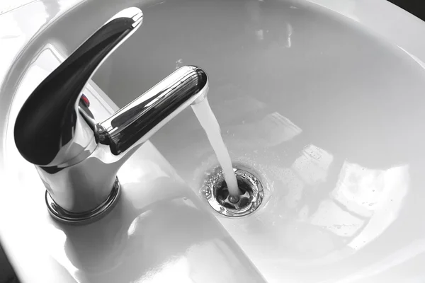 Faucet with Running Water in a Sink — Stock Photo, Image