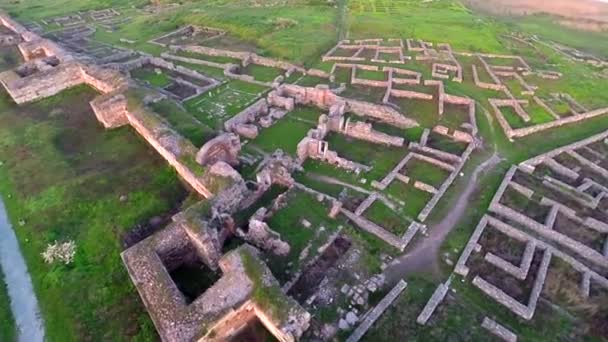 Den arkeologiska platsen, ruiner, historiska väggar — Stockvideo