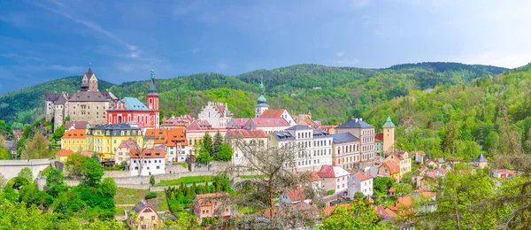 Vue panoramique aérienne de la ville médiévale de Loket — Photo