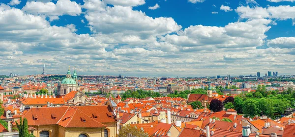 Panorama van Praag stad historisch centrum — Stockfoto