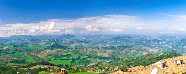 Luftaufnahme Der Landschaft Mit Tal Grünen Hügeln Feldern Und Dörfern — Stockfoto