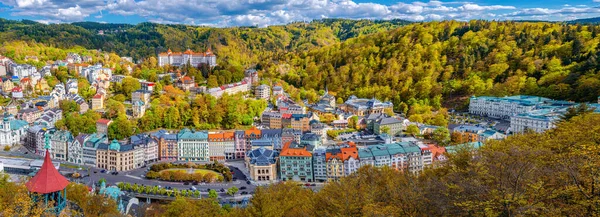 Karlovy Vary Vue Panoramique Aérienne Ville Avec Rangée Bâtiments Multicolores — Photo