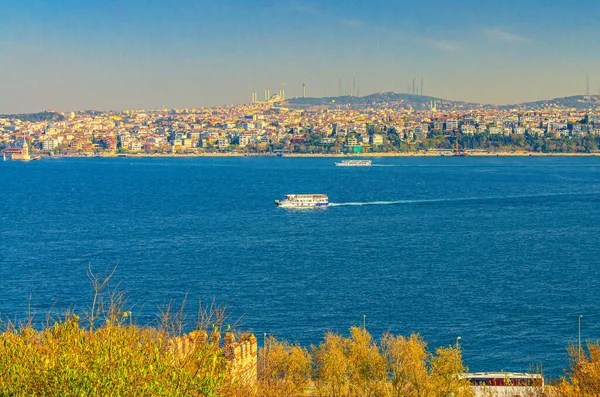 Paesaggio Urbano Istanbul Centro Storico Con Nave Barca Vela Acqua — Foto Stock