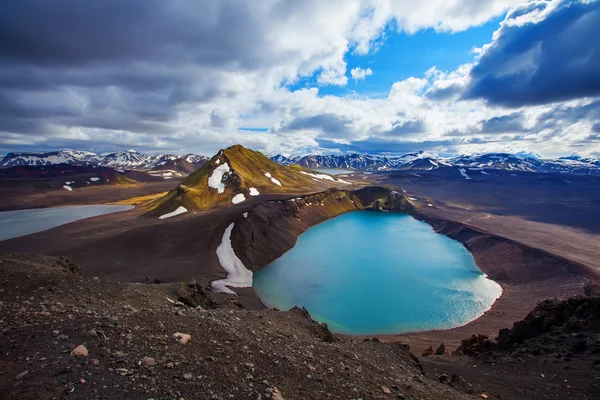 Beautiful highland iceland blue volcano lake — Stock Photo, Image