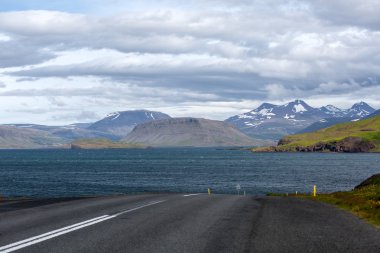 İzlanda ovaları yaz aylarında görüntülemek